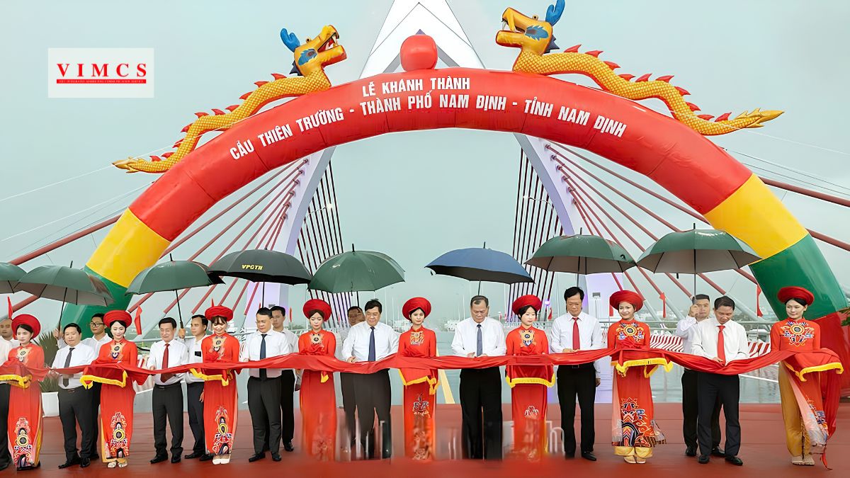 Lễ khánh thành là sự kiện tổ chức để đánh dấu việc xây dựng xong và chính thức đưa một công trình (như tòa nhà, cầu đường, nhà máy, bệnh viện) vào sử dụng